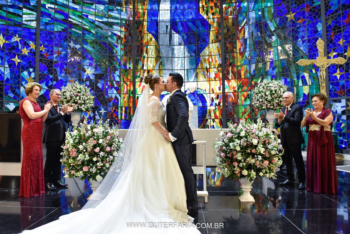 Igreja Matriz Imaculada Conceição, Paróquia Piracicaba, igreja em Piracicaba, Matriz Piracicaba, casamento, Igreja Matriz de Piracicaba, beijo, noivos, noivado, Igreja Matriz Imaculada Conceição - Vila Rezende