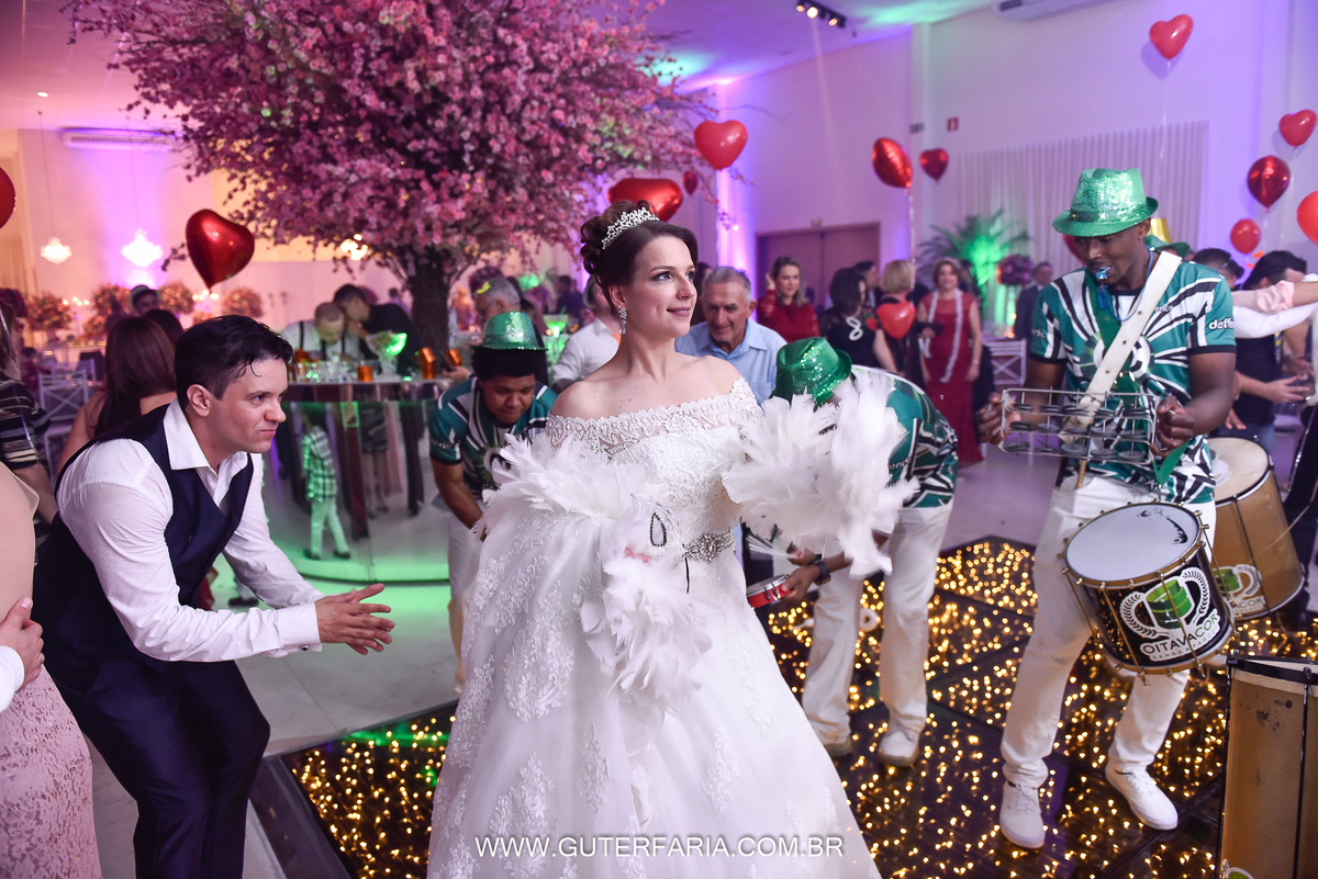 escola de samba no casamento, festa de casamento
