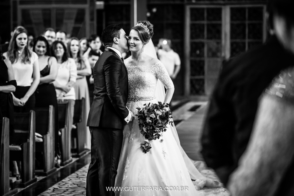 beijo na noiva, beijo, noiva feliz.