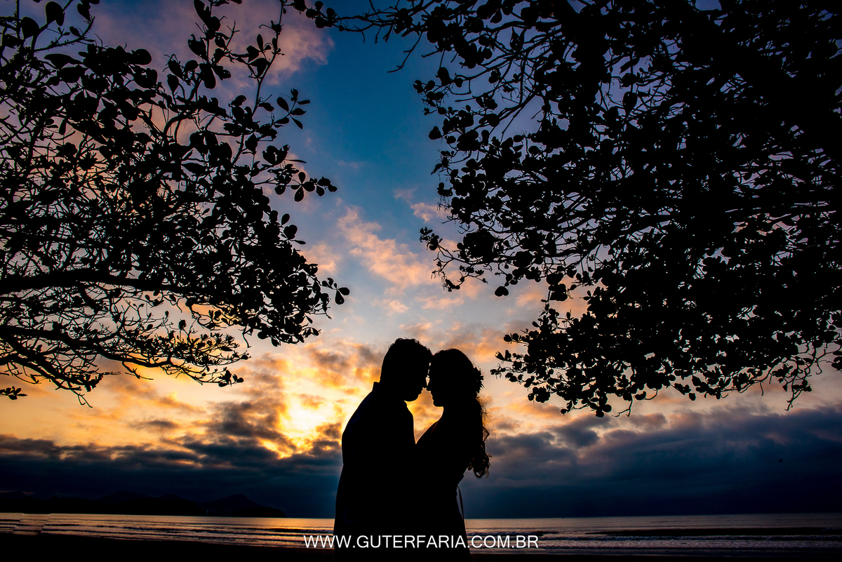 por do sol na praia, por do sol ilhabela, ilhabela, ceu colorido, sol, céu, nascel do sol, horário de verão, mar, praias litoral, praias ubatuba, praias ilhabela