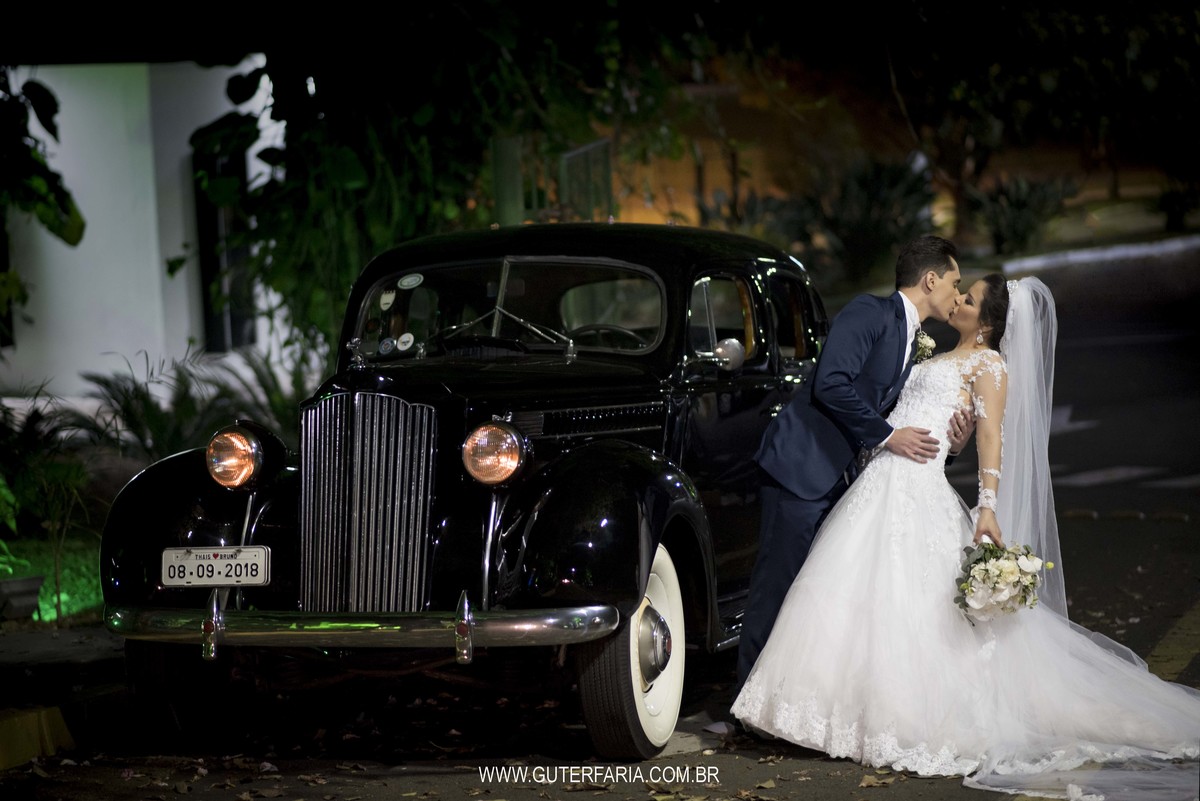 Casamento Clube Atlético Valinhense, noivos, Carro para casamento, carro antigo para casamento, carro clássico para casamento