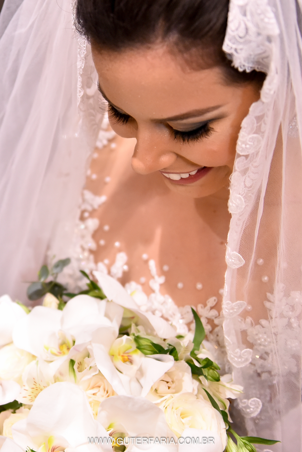 Batom para noiva, vestido de noiva, noiva sorrindo, noiva linda, make da noiva, maquiagem para noiva, buquê de noiva, salão para noiva em campinas, Lellit, Aguinaldos, Maison Le Jour, Cris Gata, Coffeur, Guter, Fotografo de casamento, Maison Sophie 