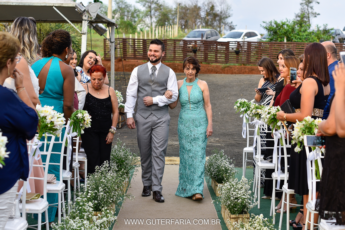 noivo, noivo com a mãe, casamento, roupa para noivo, traje do noivo