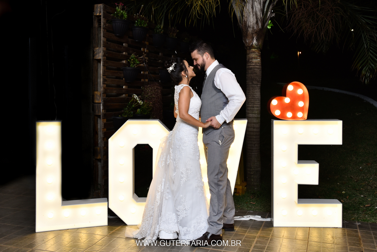 love, love para casamento, aluguel love, letreiro iluminado para casamento, love noivos, noivos, casamento, festa em campinas, noivos em campinas, noivado, ensaio casal, pre wedding, guter faria fotografia, buque de noiva, vestido de noiva.