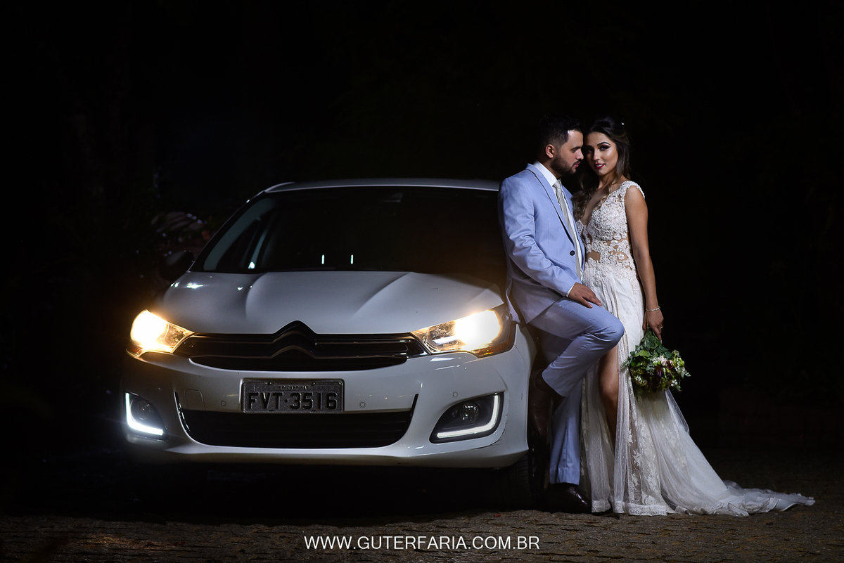 Sensualidade e beleza para estes noivos, carro para noivos, aluguel de carros em campinas, carro para noivos, bride.