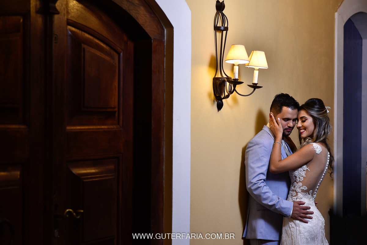 Encanto, paixão e muito envolvimentos nestas fotos externas