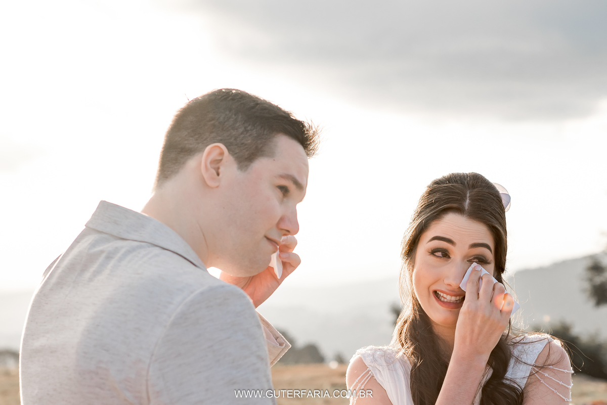 Noivos emotivos, noivos chorando, foto de casamento, elopement wedding, casamento a 2, guter faria