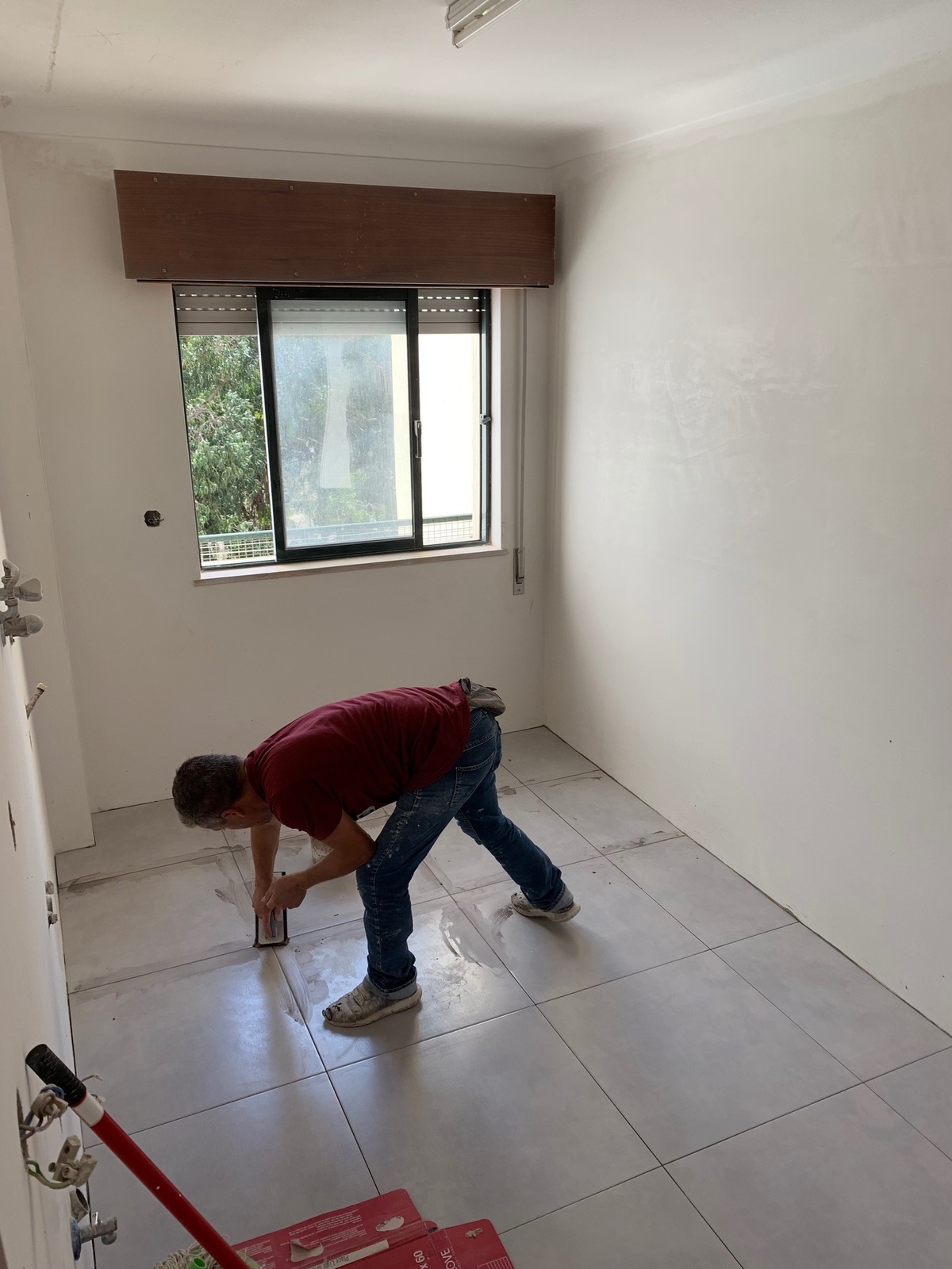 Cozinha: Colocação de pavimento cerâmico