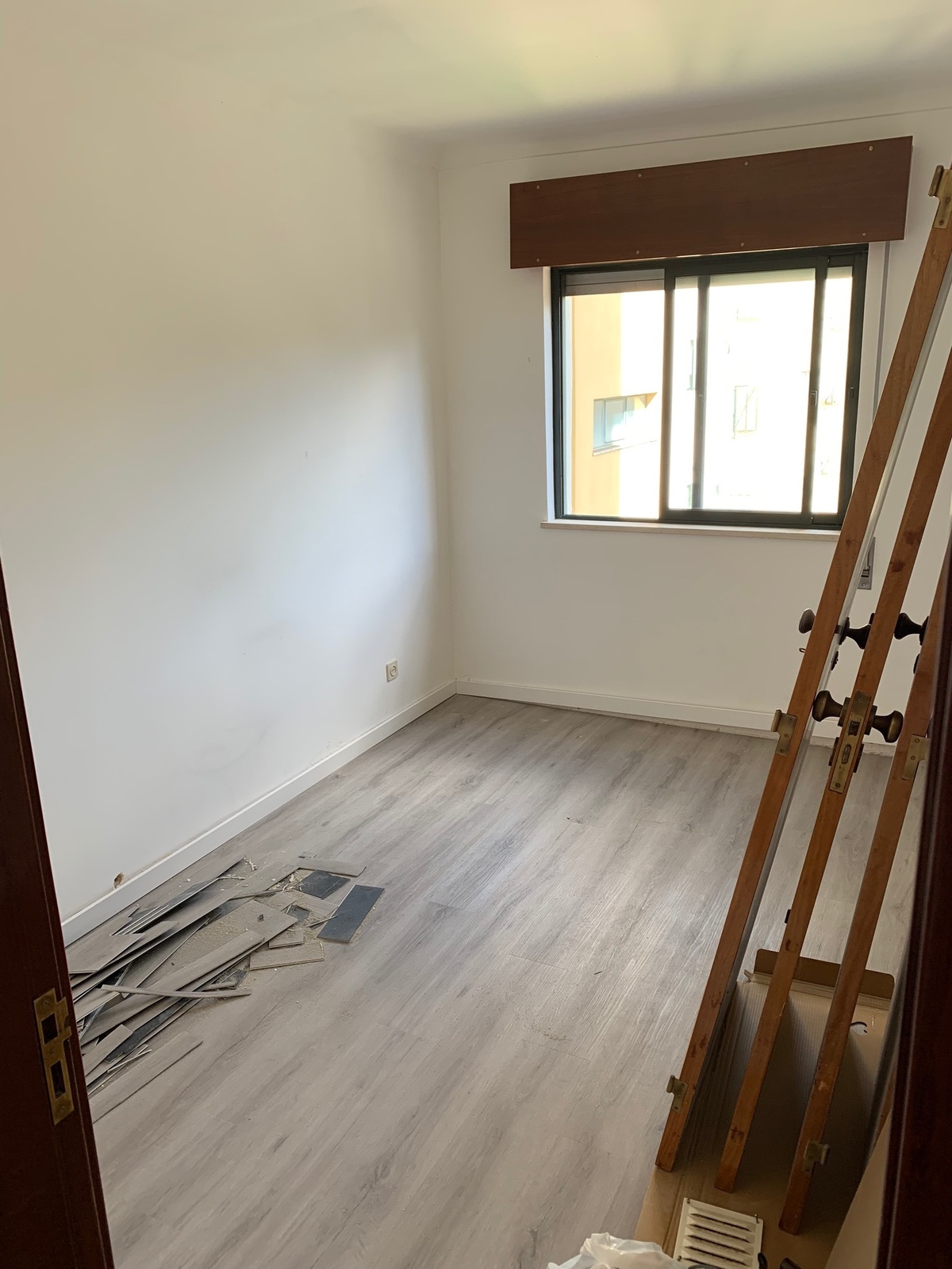 Quarto 2: Colocação de pavimento 