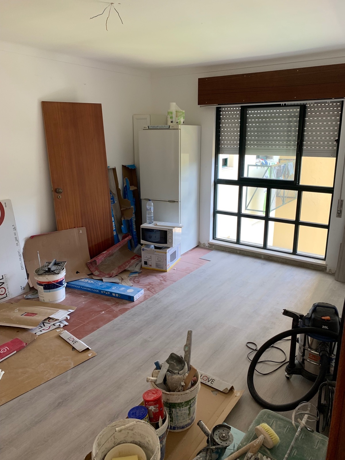 Sala: Colocação de pavimento