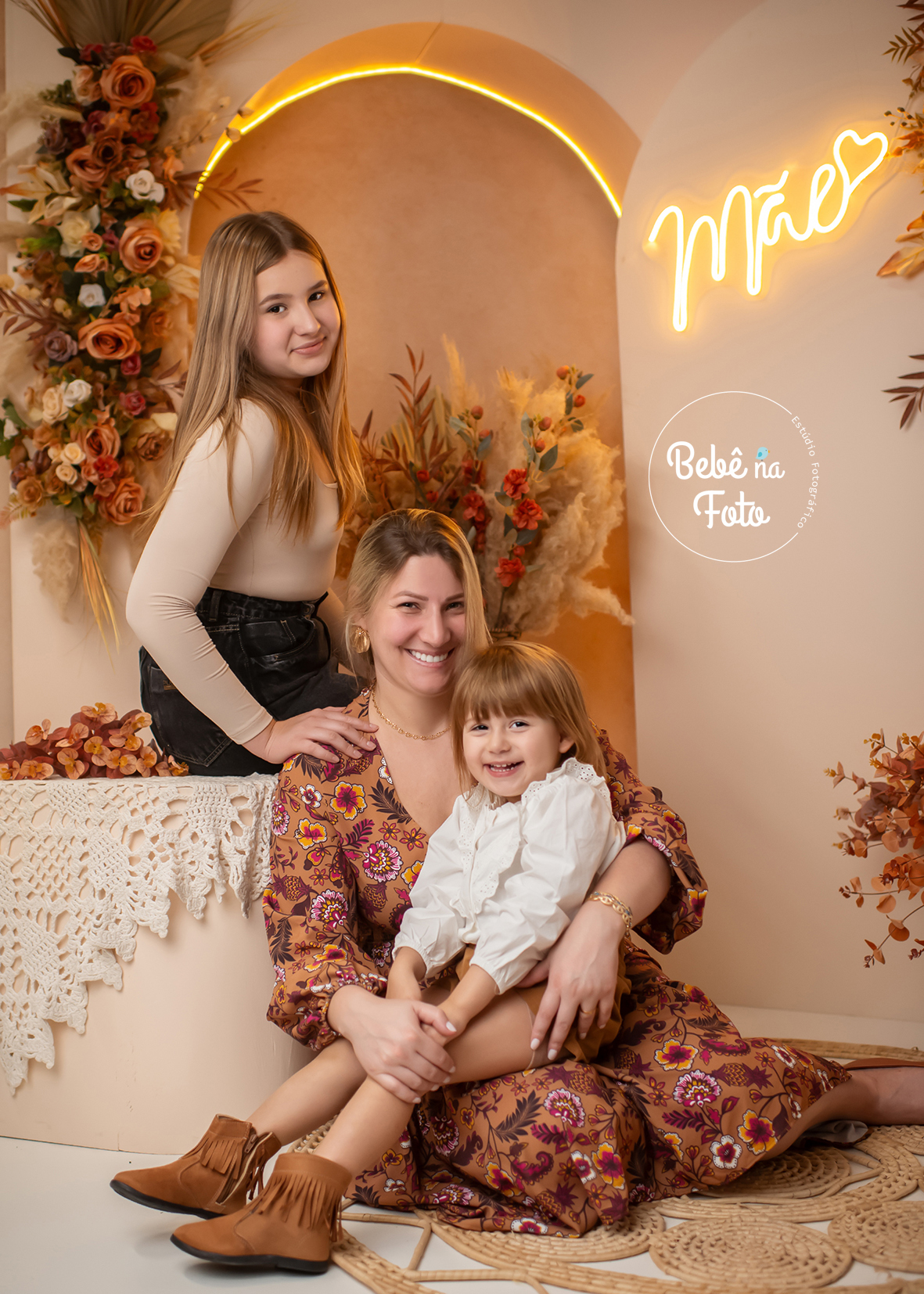 cenário com painel romano