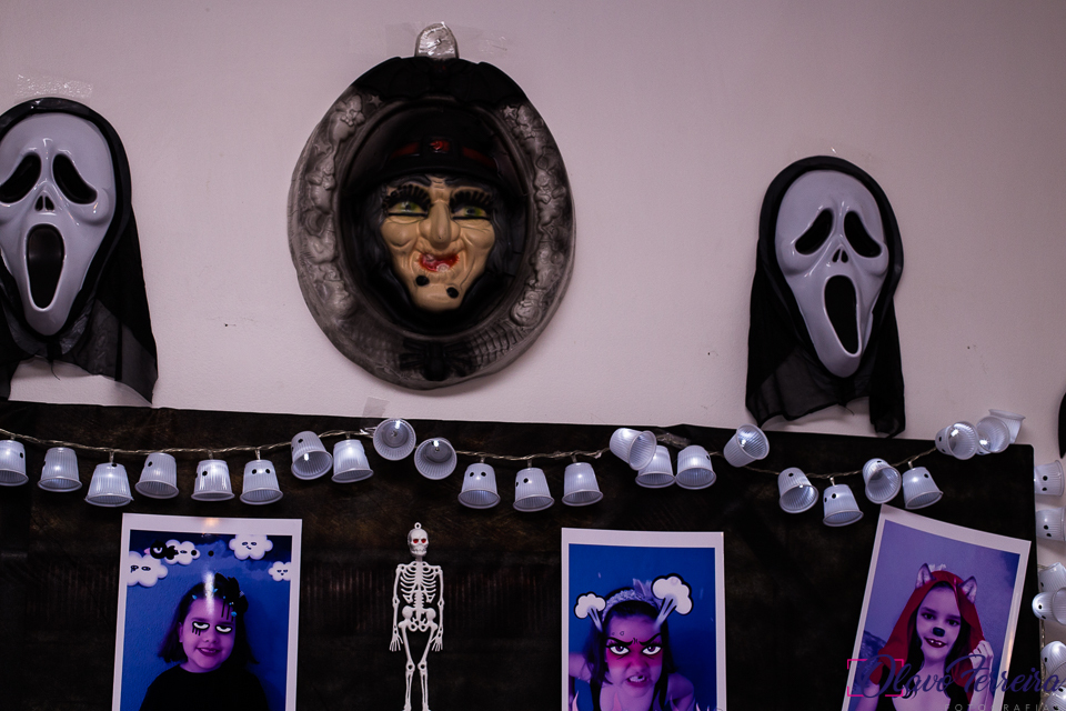 Foto de parte da decoração da festa de aniversário que tinha como tema terror..
