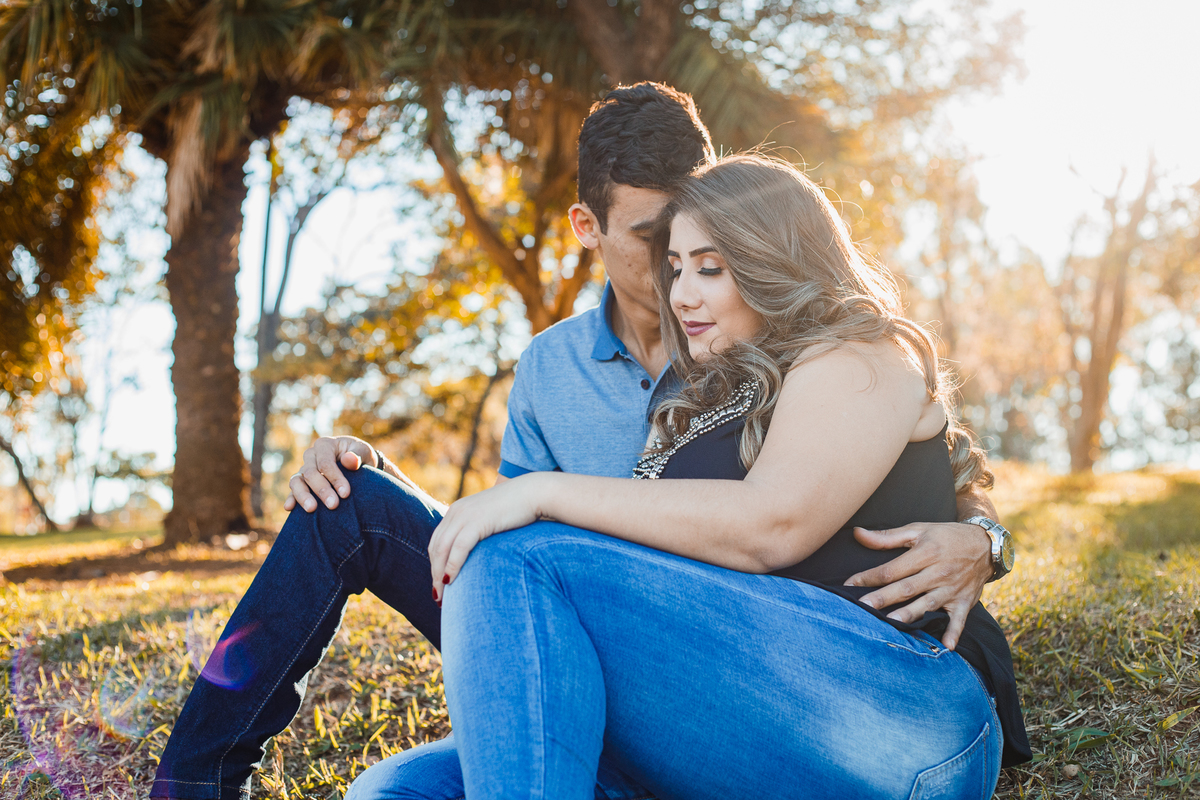 Fotografia de Ensaio Pré-casamento (pre-wedding) da Kety e do Marco, realizado em Araraquara SP, no parque Pinheirinho.  Pre Wedding Photography. 