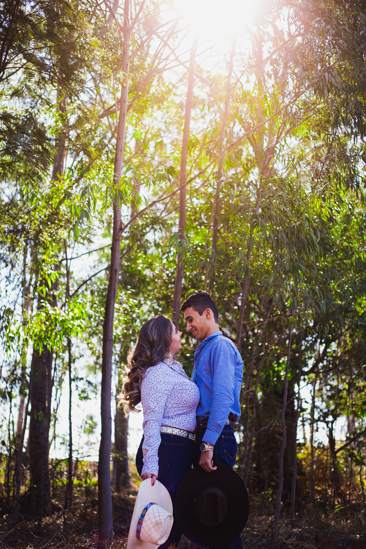 Fotografia de Ensaio Pré-casamento (pre-wedding) da Kety e do Marco, realizado em Araraquara SP, no parque Pinheirinho.  Pre Wedding Photography. 