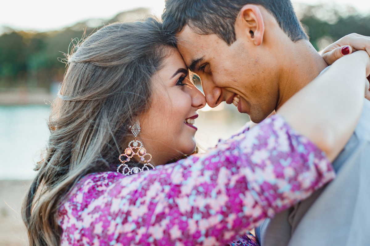 Fotografia de Ensaio Pré-casamento (pre-wedding) da Kety e do Marco, realizado em Araraquara SP, no parque Pinheirinho.  Pre Wedding Photography. 