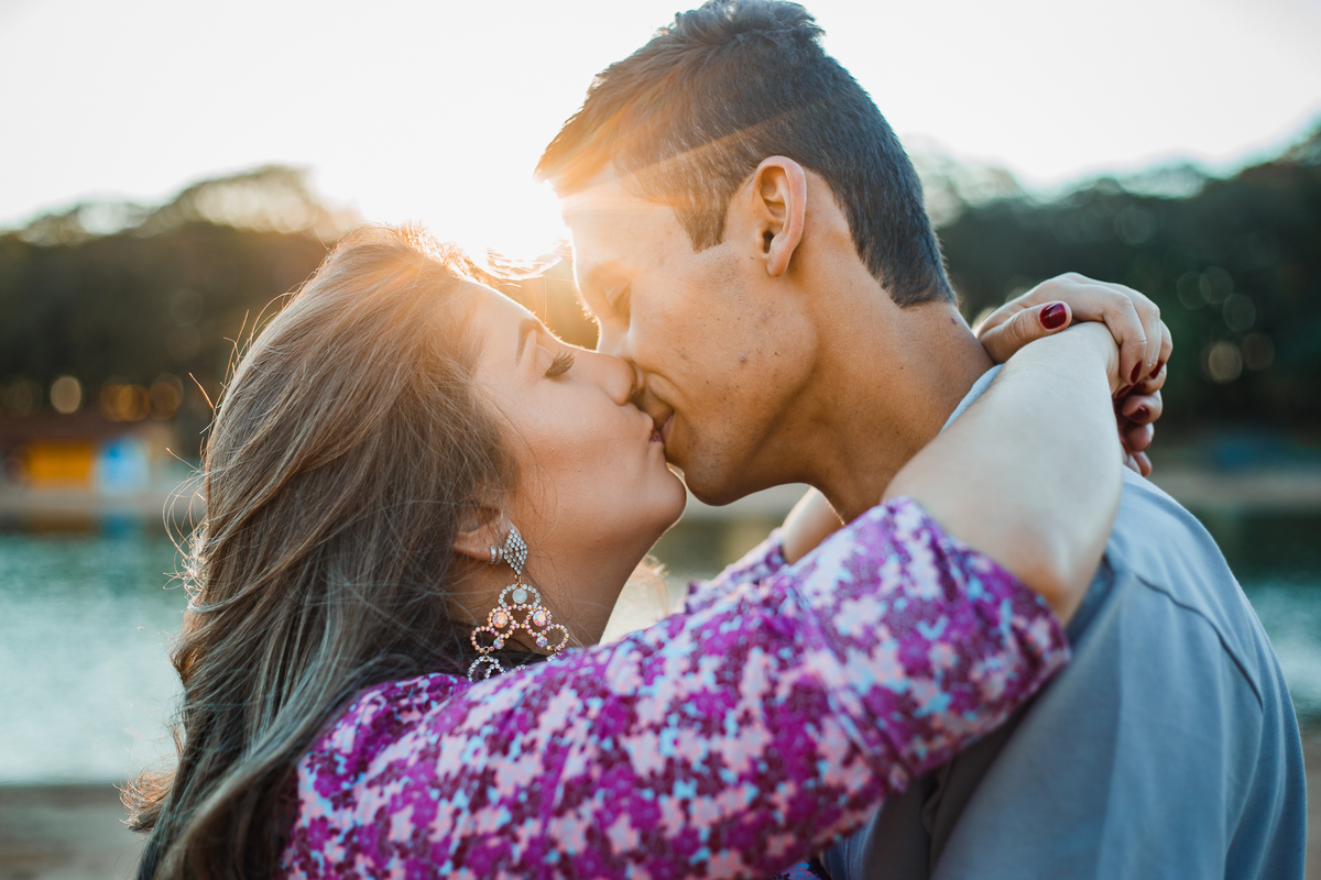 Fotografia de Ensaio Pré-casamento (pre-wedding) da Kety e do Marco, realizado em Araraquara SP, no parque Pinheirinho.  Pre Wedding Photography. 