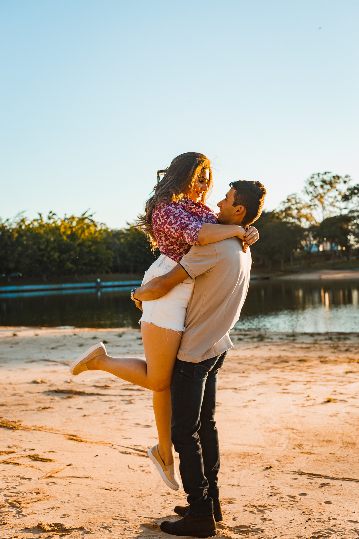 Fotografia de Ensaio Pré-casamento (pre-wedding) da Kety e do Marco, realizado em Araraquara SP, no parque Pinheirinho.  Pre Wedding Photography. 