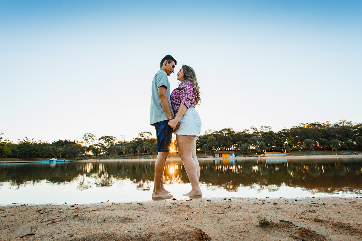 Fotografia de Ensaio Pré-casamento (pre-wedding) da Kety e do Marco, realizado em Araraquara SP, no parque Pinheirinho.  Pre Wedding Photography. 