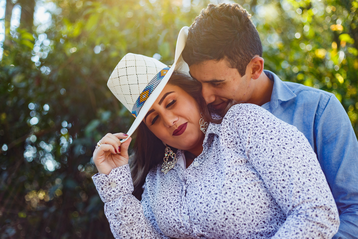 Fotografia de Ensaio Pré-casamento (pre-wedding) da Kety e do Marco, realizado em Araraquara SP, no parque Pinheirinho.  Pre Wedding Photography. 