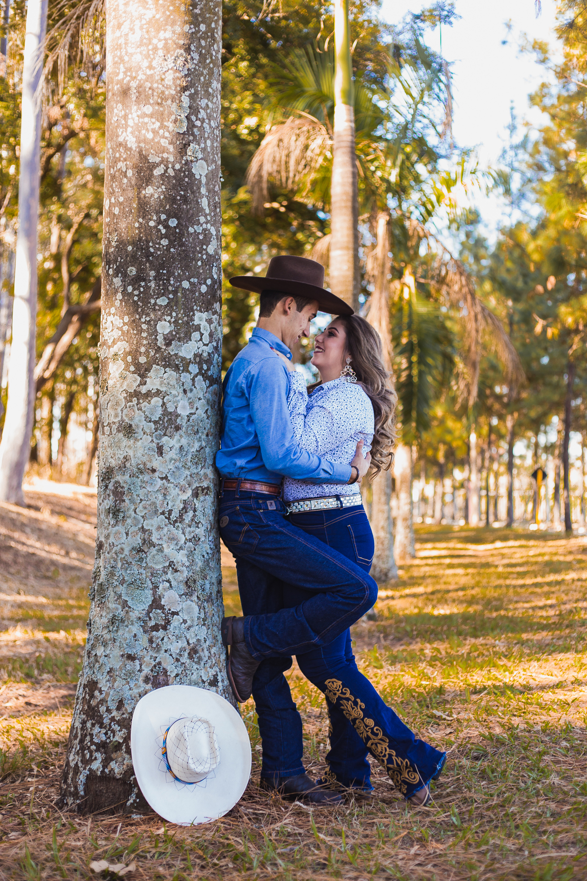Fotografia de Ensaio Pré-casamento (pre-wedding) da Kety e do Marco, realizado em Araraquara SP, no parque Pinheirinho.  Pre Wedding Photography. 