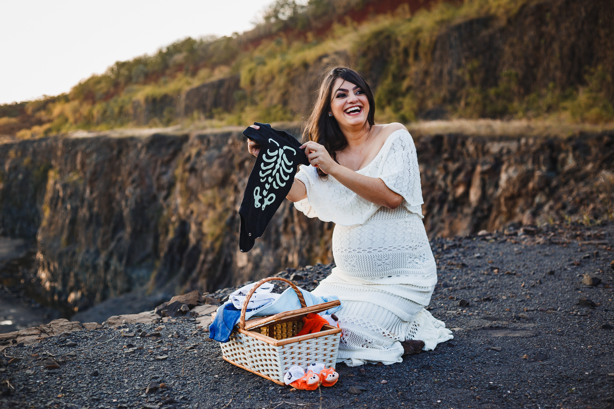 Fotografia de Gestante. Ensaio da Natália, em Araraquara São Paulo, na Pedreira. Pregnant Photography Photo. 
