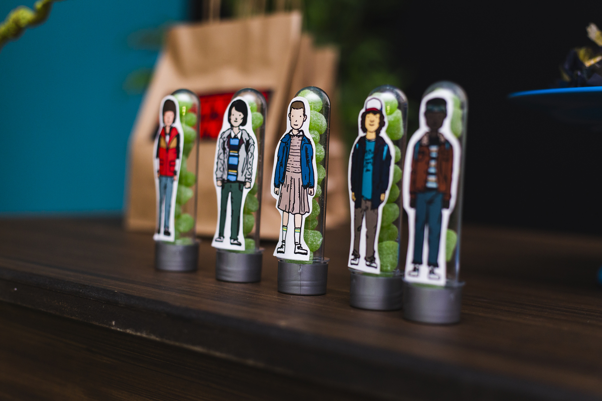 Fotografia de Aniversário do Jeff Mendes, com o surpreendente tema StrangersThings, realizado na Festolândia, em Ibitinga. Aniversary Party Photography Stranger Things