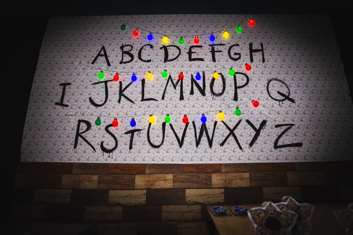 Fotografia de Aniversário do Jeff Mendes, com o surpreendente tema StrangersThings, realizado na Festolândia, em Ibitinga. Aniversary Party Photography Stranger Things