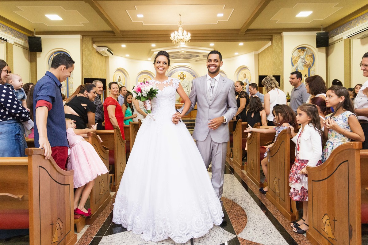 Fotografia de casamento em Ibitinga. Fotografo de casamento em Ibitinga. Noiva. Festa de Casamento. Vestido de Noiva. Maquiagem para casamento. Wedding Photography.