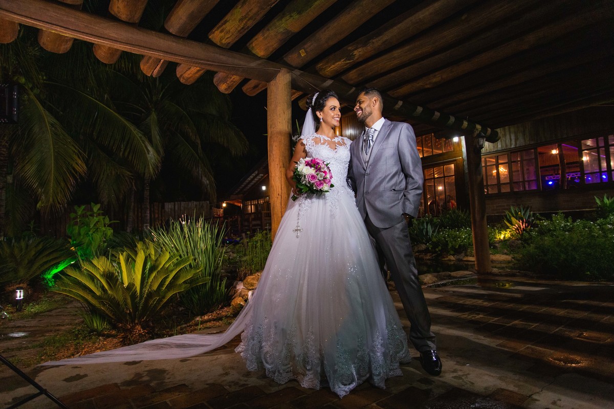 Fotografia de casamento em Ibitinga. Fotografo de casamento em Ibitinga. Noiva. Festa de Casamento. Vestido de Noiva. Maquiagem para casamento. Wedding Photography.