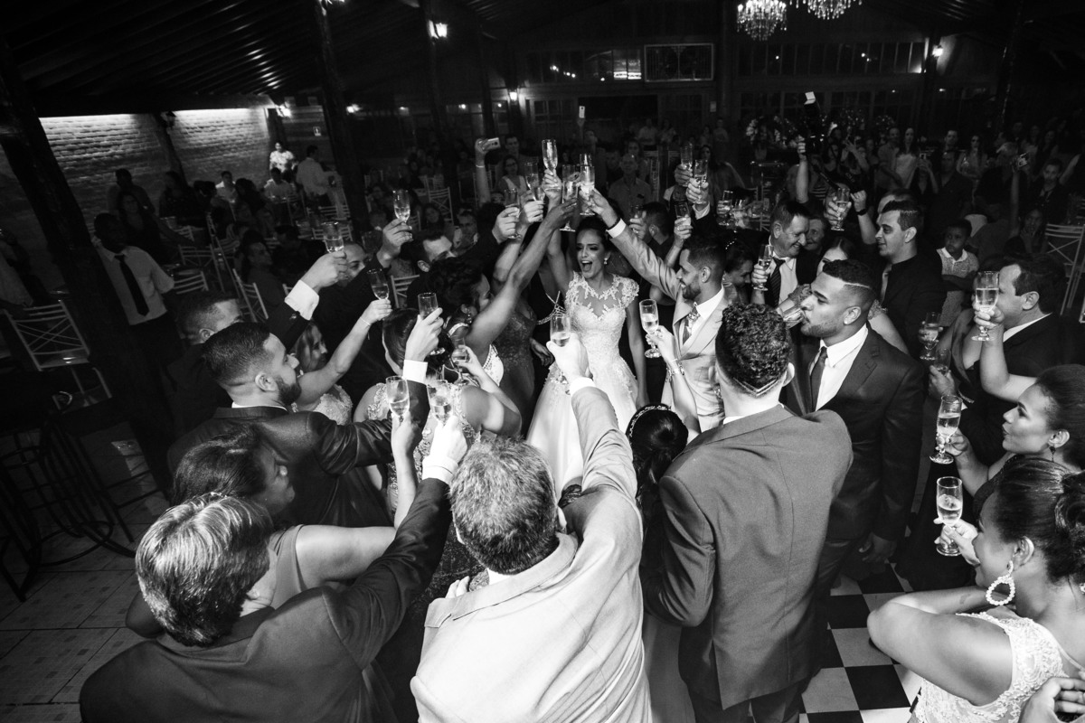 Fotografia de casamento em Ibitinga. Fotografo de casamento em Ibitinga. Noiva. Festa de Casamento. Vestido de Noiva. Maquiagem para casamento. Wedding Photography.