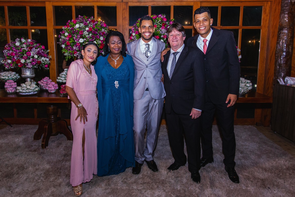 Fotografia de casamento em Ibitinga. Fotografo de casamento em Ibitinga. Noiva. Festa de Casamento. Vestido de Noiva. Maquiagem para casamento. Wedding Photography.