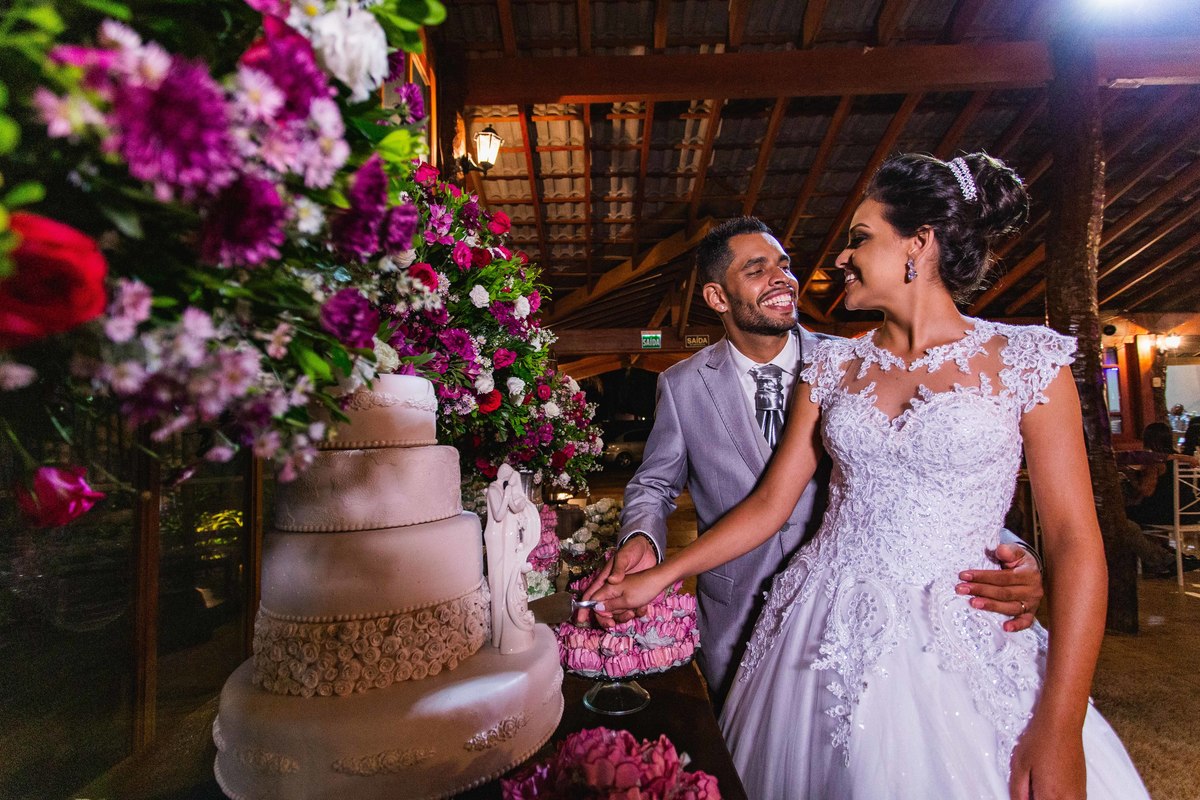 Fotografia de casamento em Ibitinga. Fotografo de casamento em Ibitinga. Noiva. Festa de Casamento. Vestido de Noiva. Maquiagem para casamento. Wedding Photography.