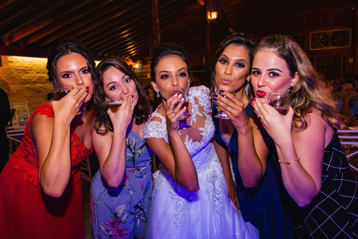 Fotografia de casamento em Ibitinga. Fotografo de casamento em Ibitinga. Noiva. Festa de Casamento. Vestido de Noiva. Maquiagem para casamento. Wedding Photography.