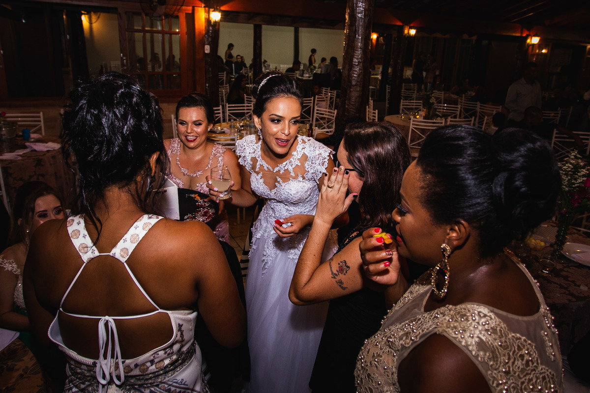 Fotografia de casamento em Ibitinga. Fotografo de casamento em Ibitinga. Noiva. Festa de Casamento. Vestido de Noiva. Maquiagem para casamento. Wedding Photography.