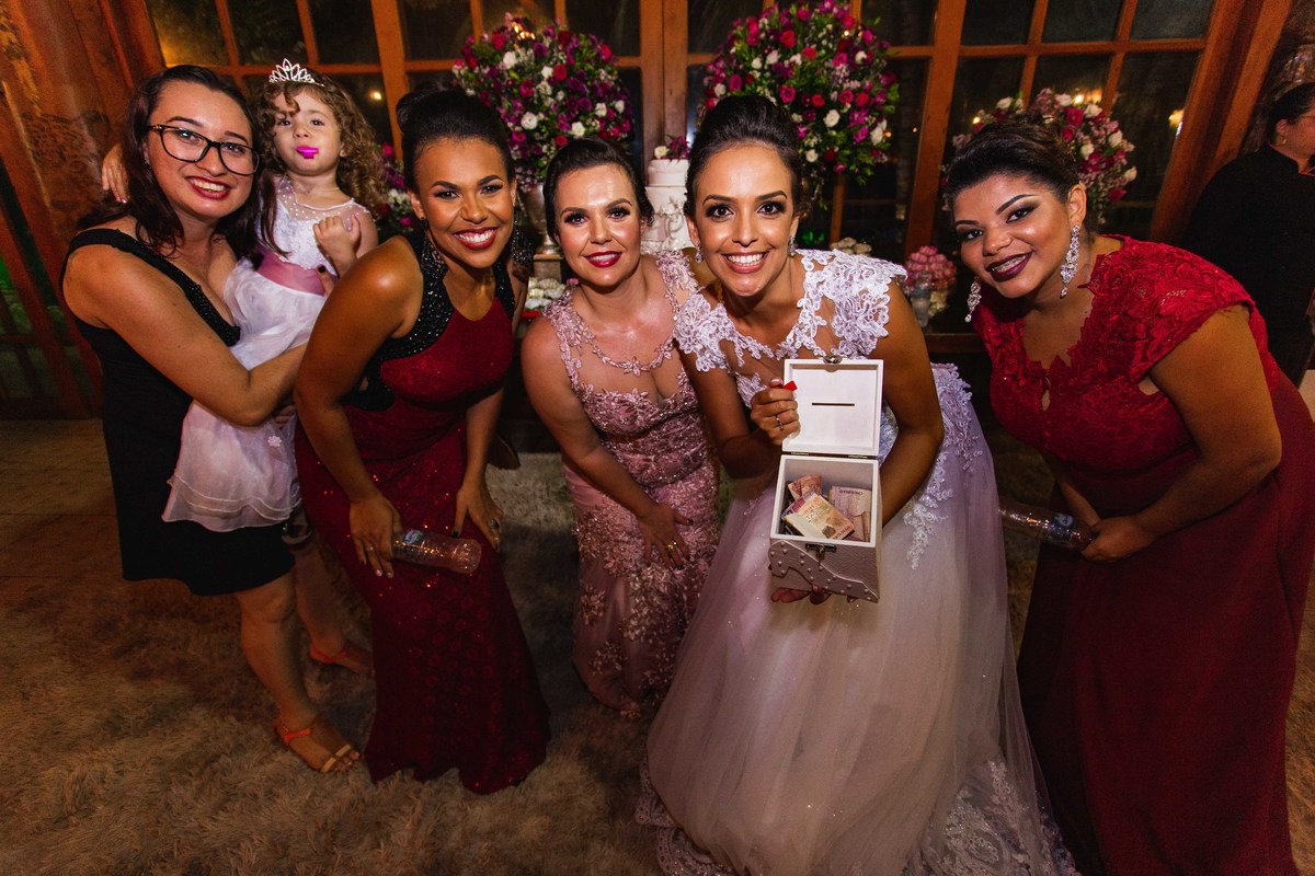 Fotografia de casamento em Ibitinga. Fotografo de casamento em Ibitinga. Noiva. Festa de Casamento. Vestido de Noiva. Maquiagem para casamento. Wedding Photography.