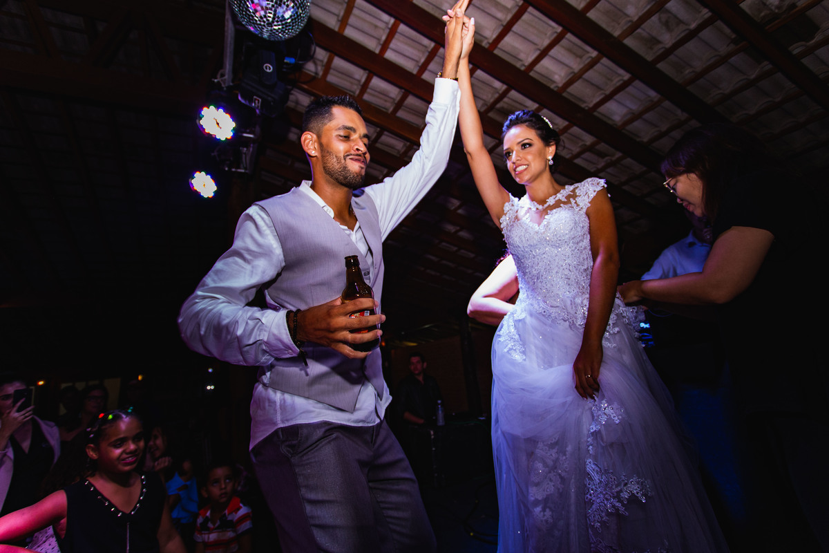 Fotografia de casamento em Ibitinga. Fotografo de casamento em Ibitinga. Noiva. Festa de Casamento. Vestido de Noiva. Maquiagem para casamento. Wedding Photography.