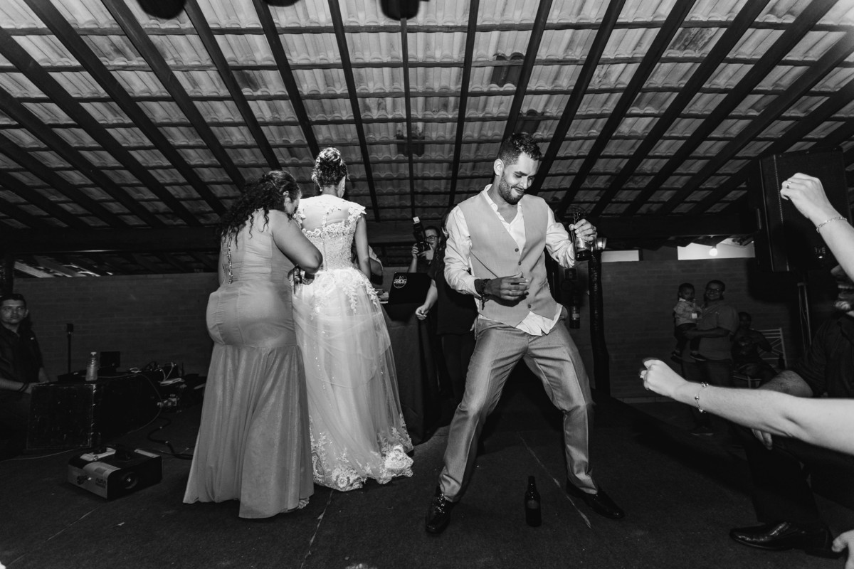 Fotografia de casamento em Ibitinga. Fotografo de casamento em Ibitinga. Noiva. Festa de Casamento. Vestido de Noiva. Maquiagem para casamento. Wedding Photography.