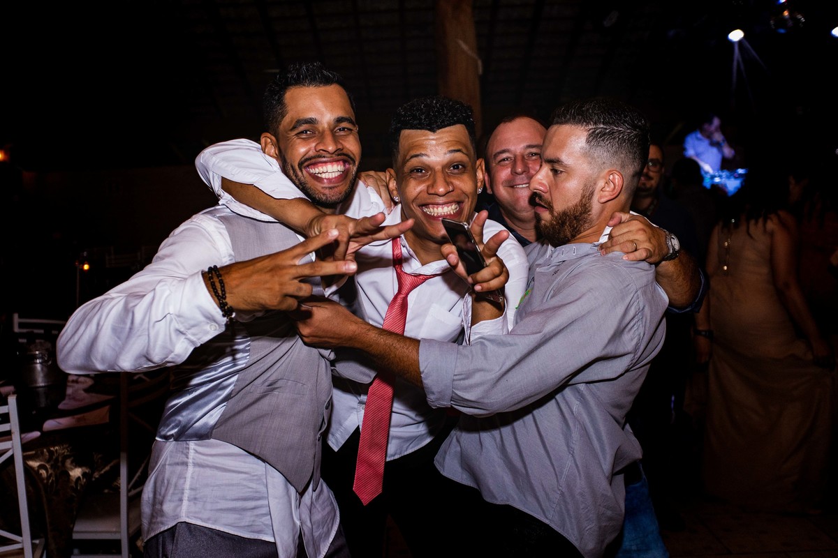 Fotografia de casamento em Ibitinga. Fotografo de casamento em Ibitinga. Noiva. Festa de Casamento. Vestido de Noiva. Maquiagem para casamento. Wedding Photography.