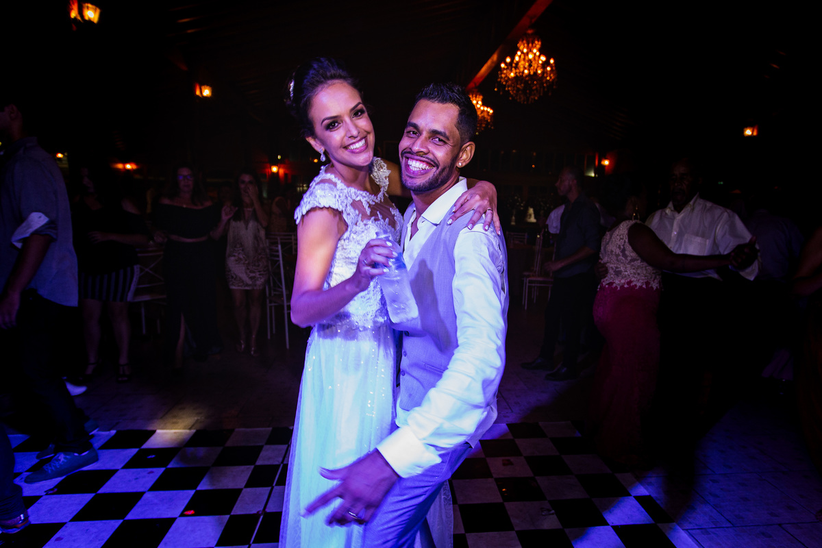 Fotografia de casamento em Ibitinga. Fotografo de casamento em Ibitinga. Noiva. Festa de Casamento. Vestido de Noiva. Maquiagem para casamento. Wedding Photography.
