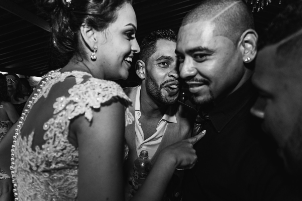 Fotografia de casamento em Ibitinga. Fotografo de casamento em Ibitinga. Noiva. Festa de Casamento. Vestido de Noiva. Maquiagem para casamento. Wedding Photography.