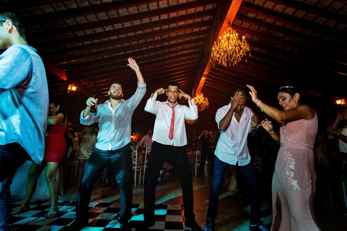 Fotografia de casamento em Ibitinga. Fotografo de casamento em Ibitinga. Noiva. Festa de Casamento. Vestido de Noiva. Maquiagem para casamento. Wedding Photography.