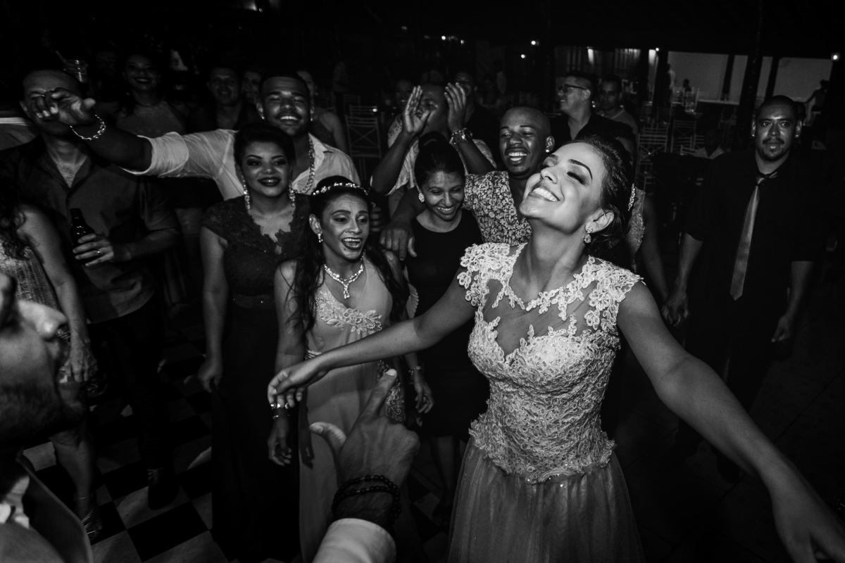 Fotografia de casamento em Ibitinga. Fotografo de casamento em Ibitinga. Noiva. Festa de Casamento. Vestido de Noiva. Maquiagem para casamento. Wedding Photography.