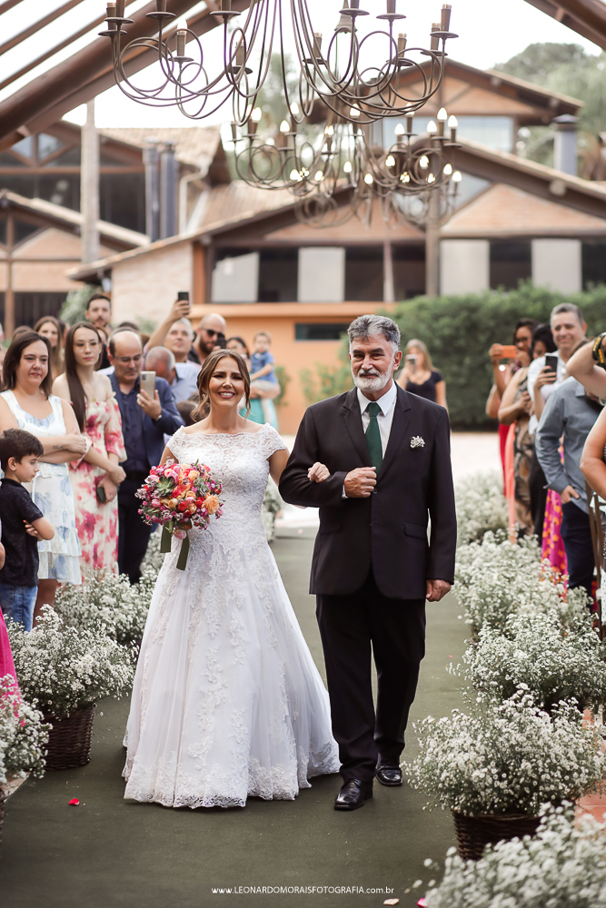 entrada-noiva-kratos-eventos-vinhedo-foto