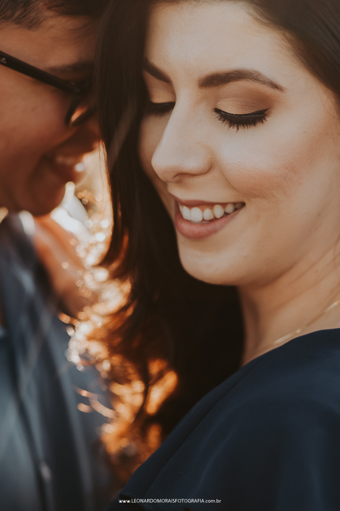 ensaio-prewedding-holambra-plantação-capim-do-texas