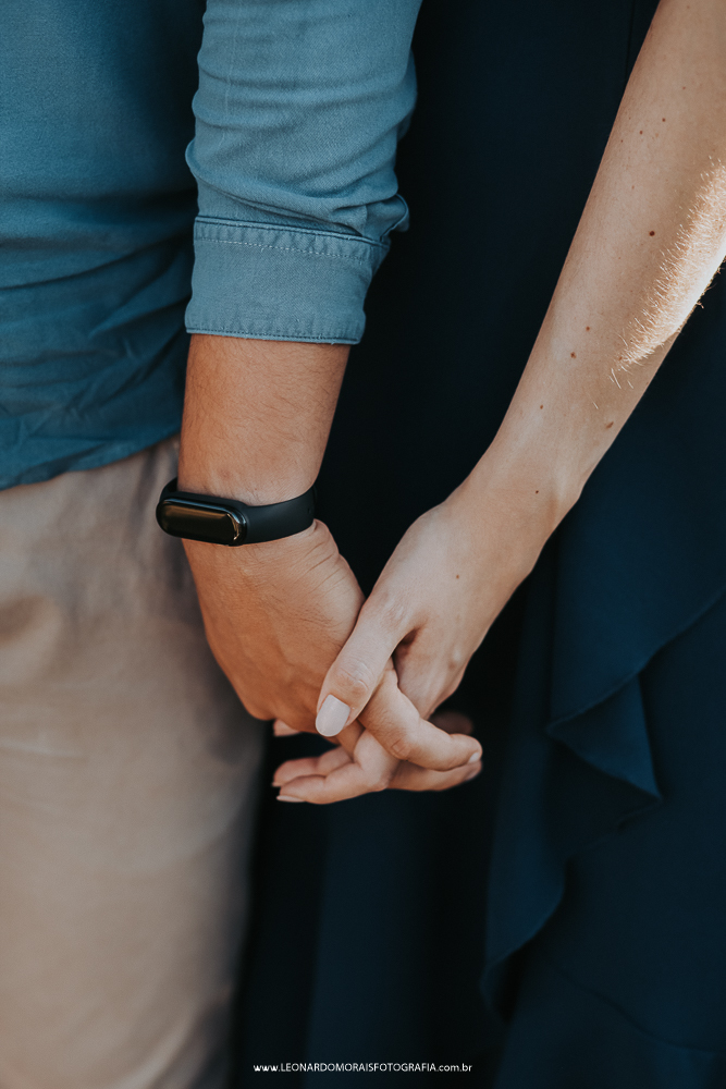 ensaio-prewedding-holambra-plantação-capim-do-texas