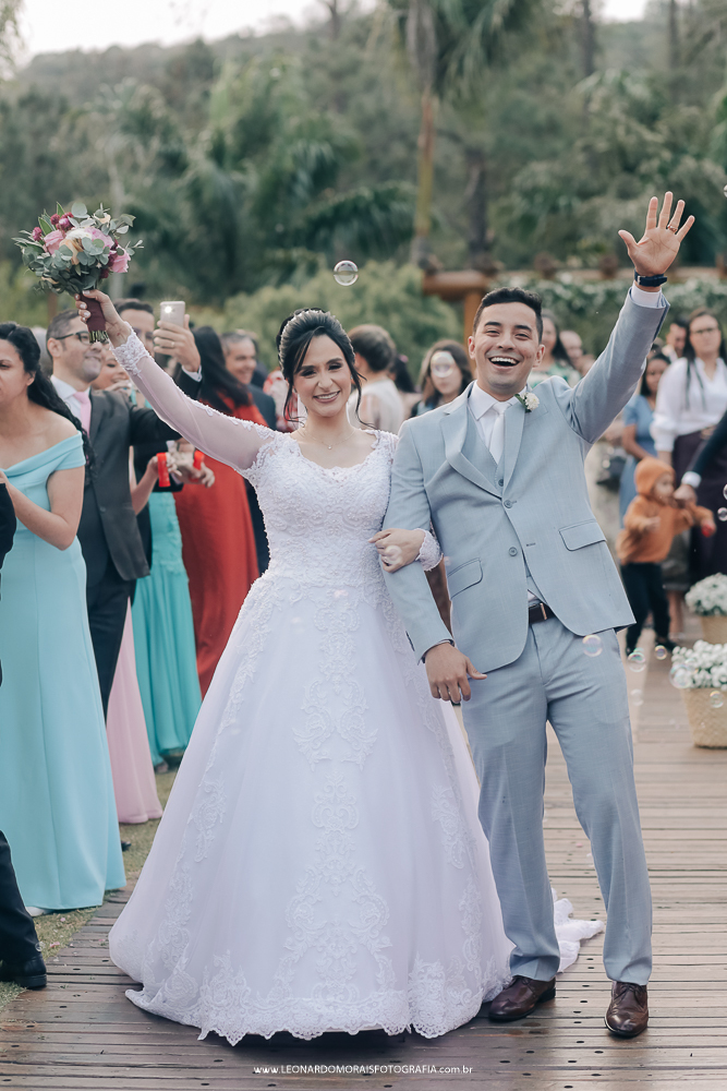 saida-dos-noivos-casamento