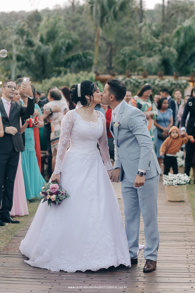 saida-dos-noivos-casamento