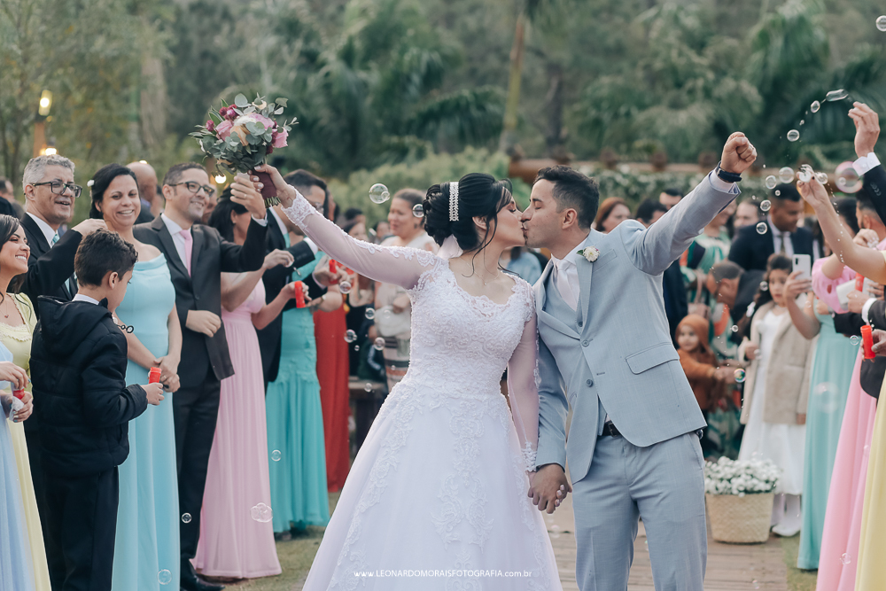 saida-dos-noivos-casamento