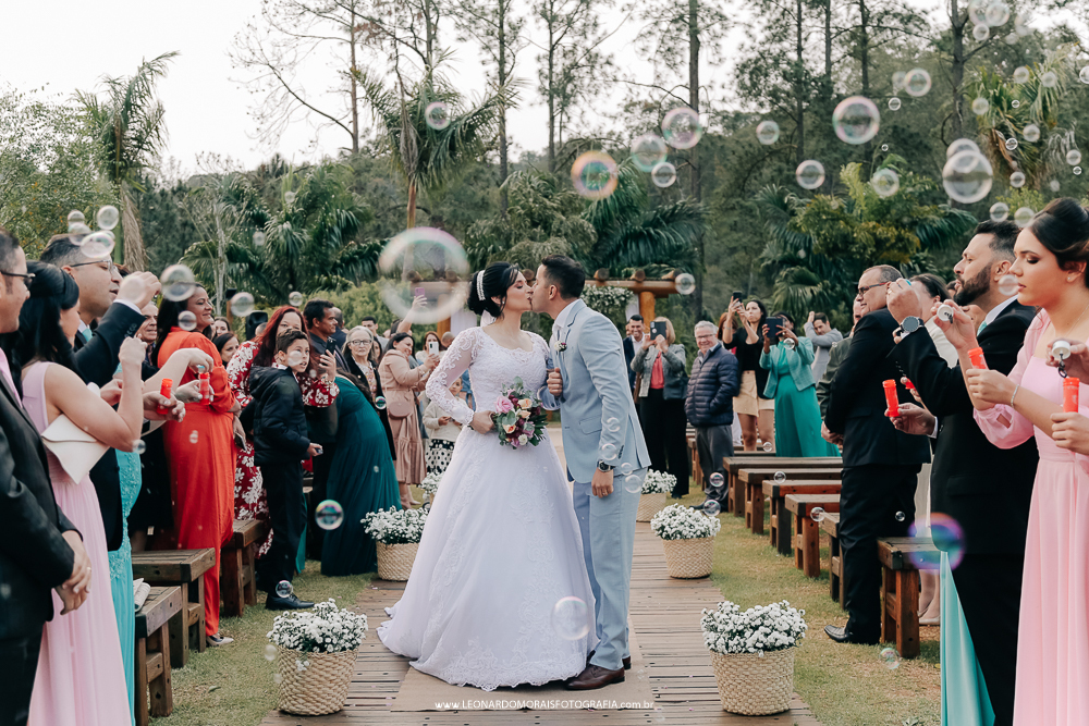 saida-dos-noivos-casamento