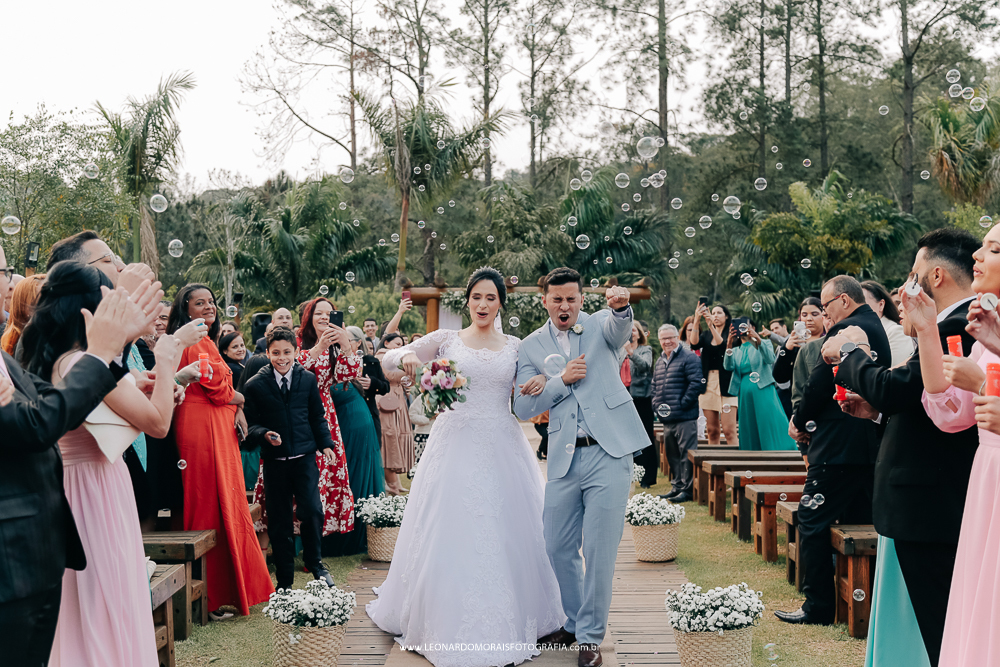 saida-dos-noivos-casamento